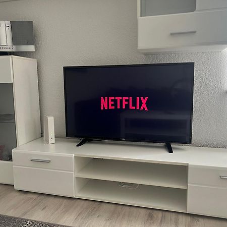 Moderne Helle 2,5 Zimmer Wohnung Mit Grossem Bad Und Kueche In Trossingen Bagian luar foto