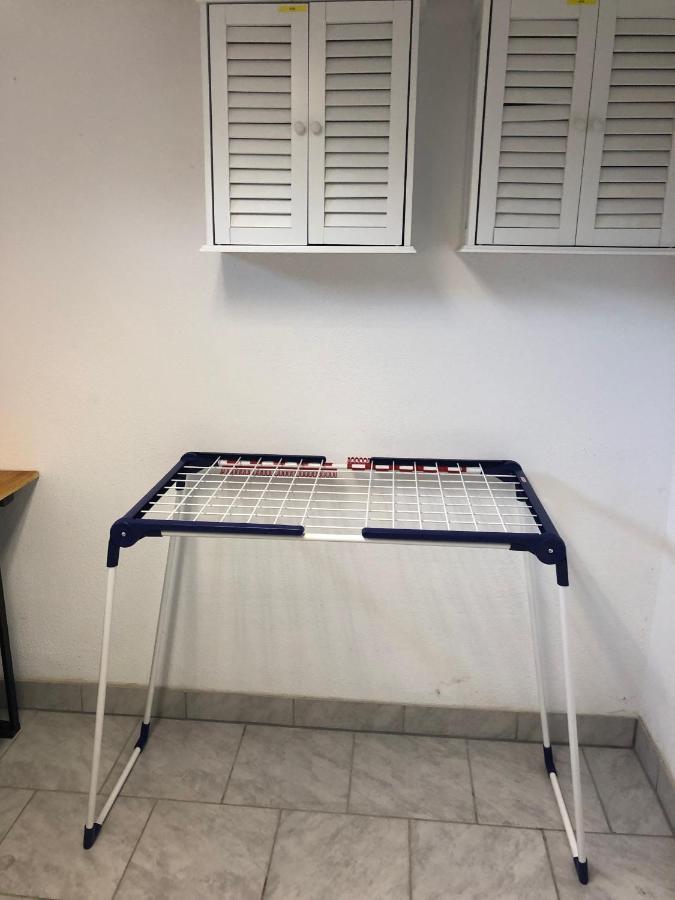 Moderne Helle 2,5 Zimmer Wohnung Mit Grossem Bad Und Kueche In Trossingen Bagian luar foto