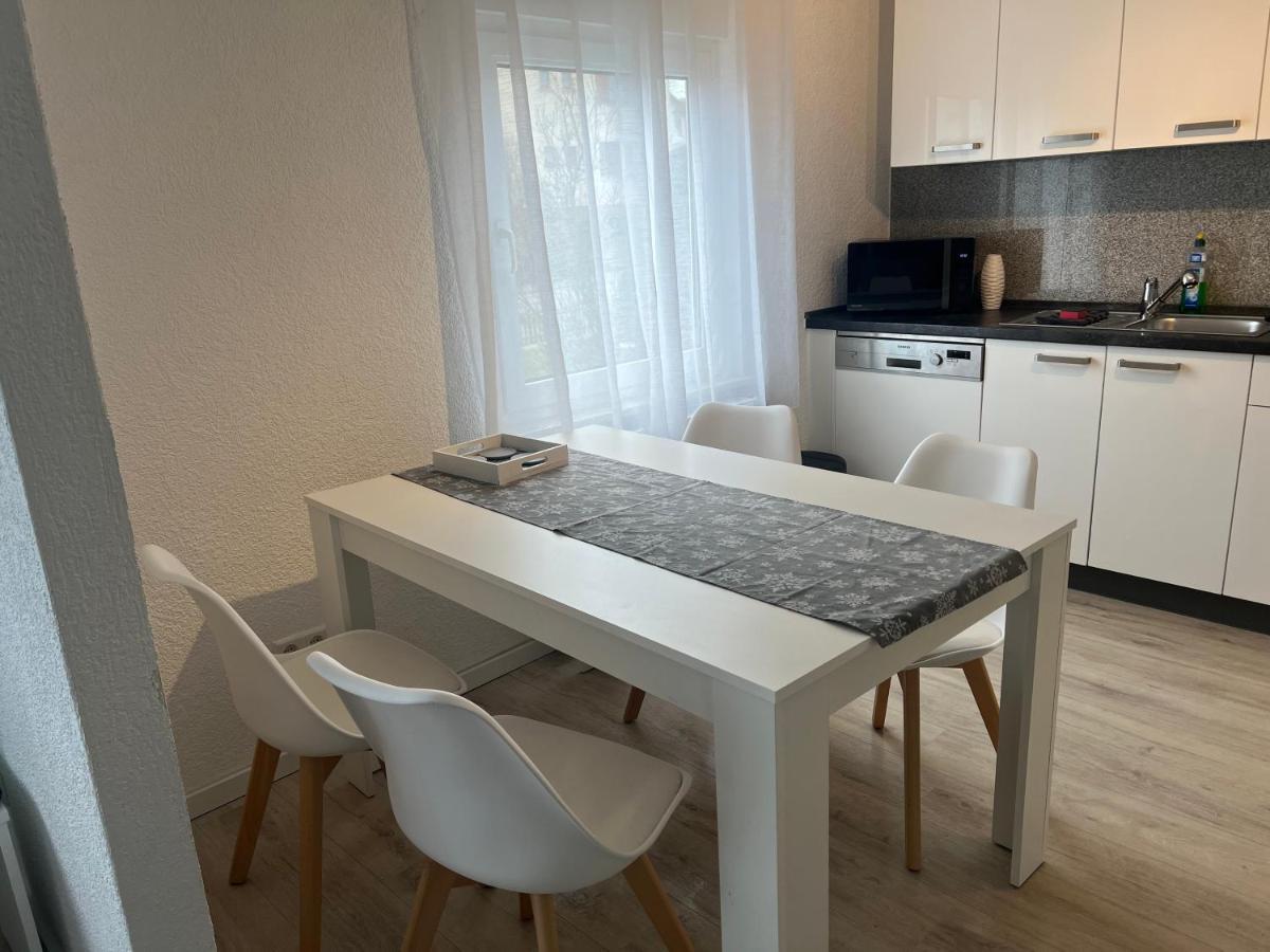 Moderne Helle 2,5 Zimmer Wohnung Mit Grossem Bad Und Kueche In Trossingen Bagian luar foto