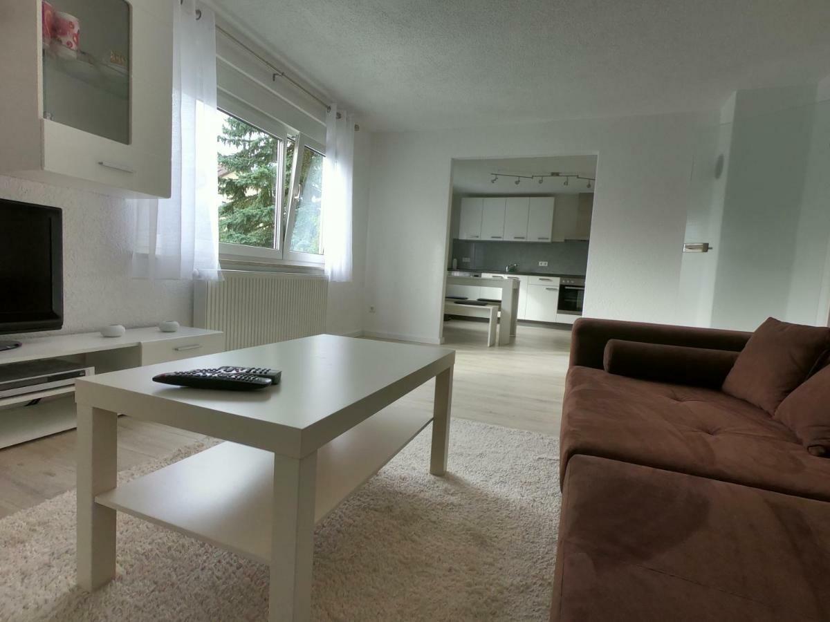 Moderne Helle 2,5 Zimmer Wohnung Mit Grossem Bad Und Kueche In Trossingen Bagian luar foto