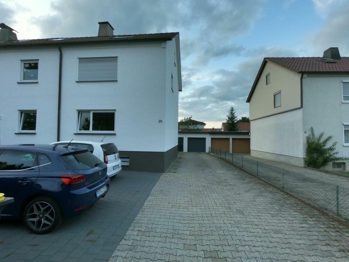Moderne Helle 2,5 Zimmer Wohnung Mit Grossem Bad Und Kueche In Trossingen Bagian luar foto