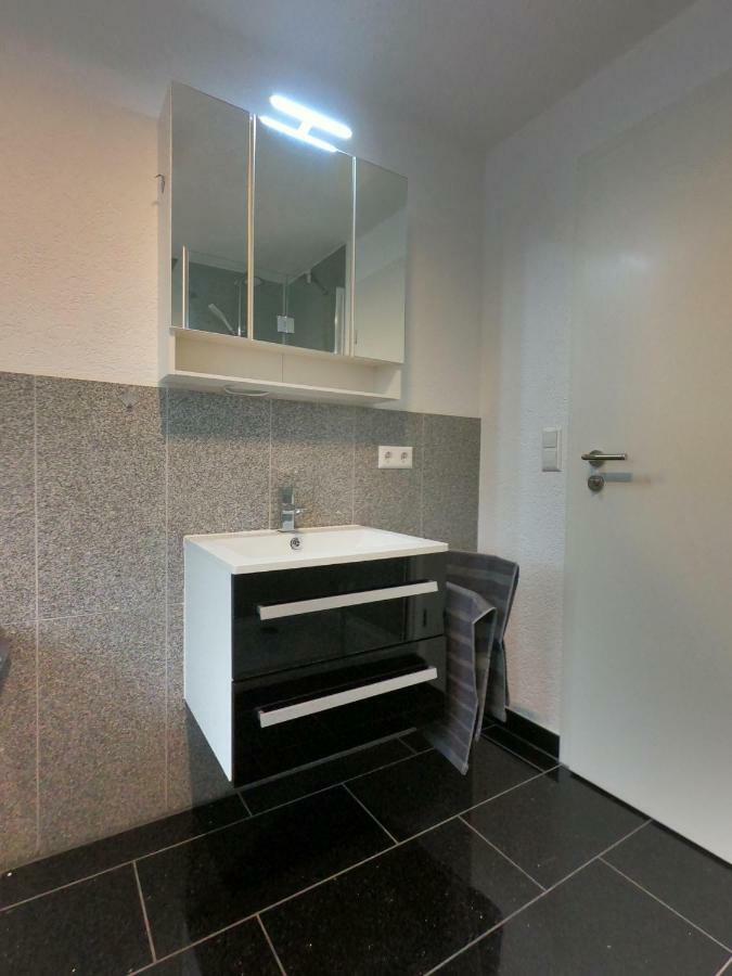 Moderne Helle 2,5 Zimmer Wohnung Mit Grossem Bad Und Kueche In Trossingen Bagian luar foto